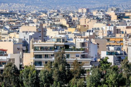 Καταναλωτικά δάνεια: Νέο νομοσχέδιο φέρνει «κόφτη» σε τόκους και χρεώσεις